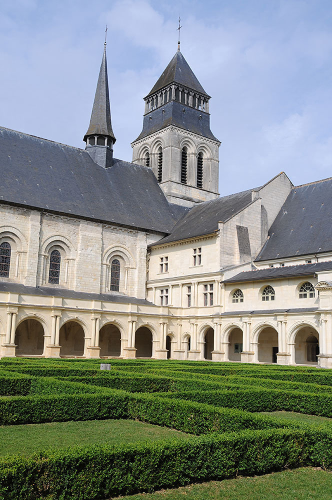 abbaye-royale-de-fontevraud.jpg